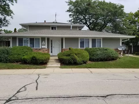 1434 Apache Dr #0, Hanover Park, IL 60133