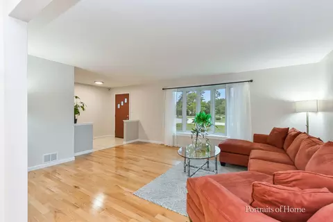 25010 W Kay Dr, Plainfield, IL 60586 photo 2