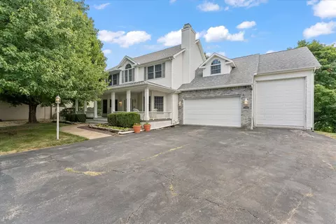 1001 Lake Pointe Ln, Mahomet, IL 61853