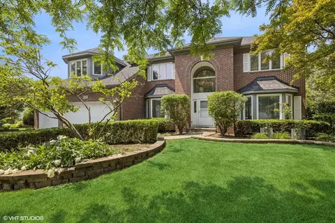4332 Camelot Cir, Naperville, IL 60564