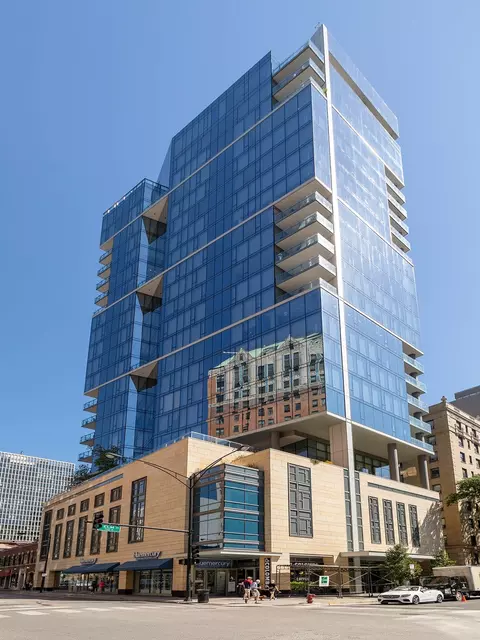 4 Elm St #13S, Chicago, IL 60611