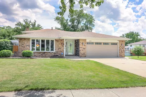 18 W761 83rd St, Downers Grove, IL 60516
