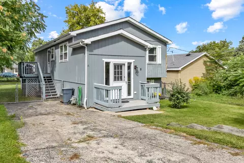 8 S Lake Ave, Fox Lake, IL 60020