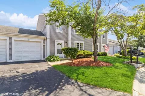 1335 Chelsea Cv, Roselle, IL 60172