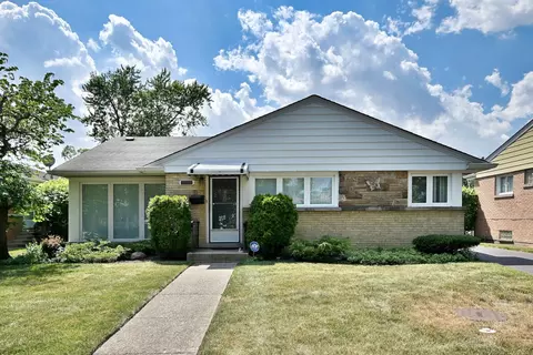 8532 N Olcott Ave, Niles, IL 60714