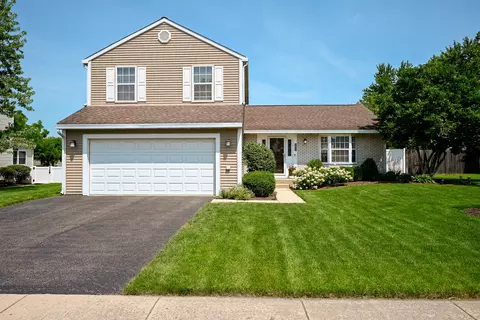 30 W060 Kensington Dr, Warrenville, IL 60555