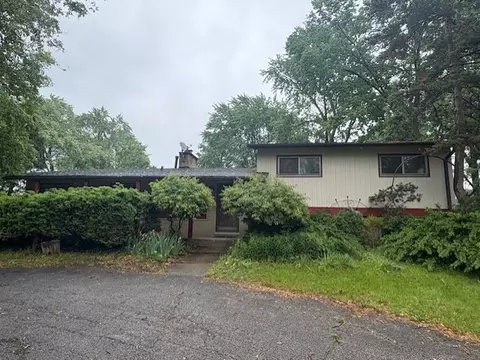 617 S Busse Rd, Mount Prospect, IL 60056