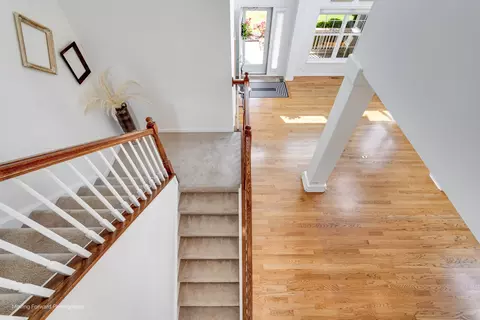 Entry Way - 6 Providence Ct, Cary, IL 60013 photo 3 of 4