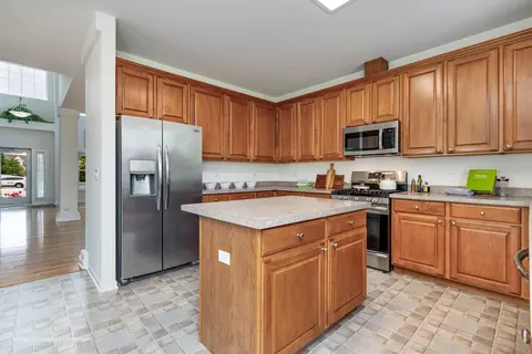 Kitchen - 6 Providence Ct, Cary, IL 60013 photo 4 of 4