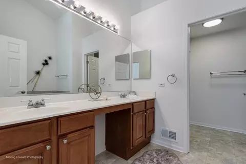 Entry Way - 6 Providence Ct, Cary, IL 60013 photo 2 of 4