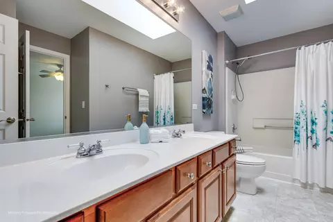 Bath - 6 Providence Ct, Cary, IL 60013 photo 3 of 4