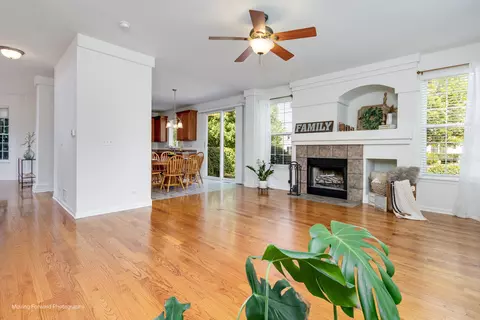 Living - 6 Providence Ct, Cary, IL 60013 photo 5 of 6