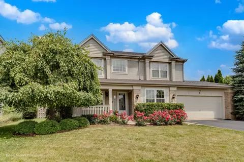 6 Providence Ct, Cary, IL 60013