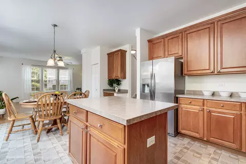 Kitchen - 6 Providence Ct, Cary, IL 60013 photo 3 of 4