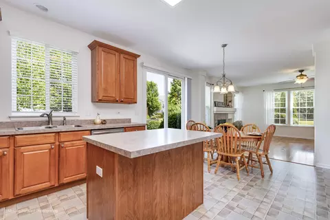 Kitchen - 6 Providence Ct, Cary, IL 60013 photo 2 of 4