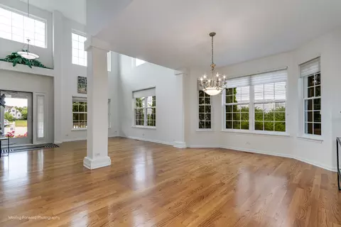 Living - 6 Providence Ct, Cary, IL 60013 photo 2 of 6