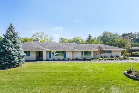 10 Kent Dr, Normal, IL 61761