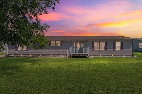 510 W Rhodes St, Thomasboro, IL 61878