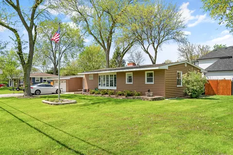 150 W 74th St, Burr Ridge, IL 60527