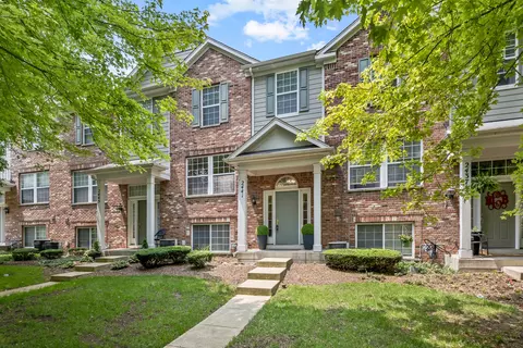2441 Emily Ln, Elgin, IL 60124