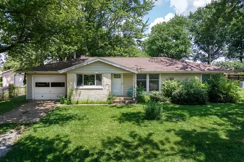 325 W Poplar St S, Heyworth, IL 61745