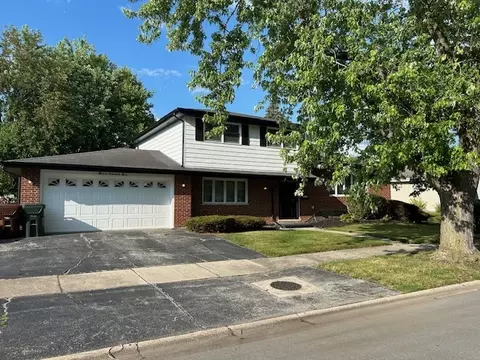 726 E 193rd St, Glenwood, IL 60425