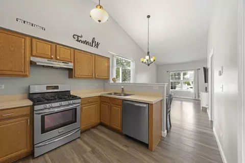 Kitchen - 2807 Sun Valley Dr, Plainfield, IL 60586 photo 2 of 2