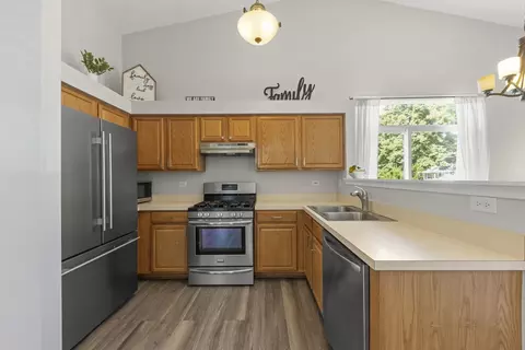 Kitchen - 2807 Sun Valley Dr, Plainfield, IL 60586 photo 1 of 2