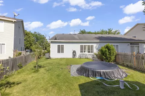 Exterior - 2807 Sun Valley Dr, Plainfield, IL 60586 photo 5 of 7