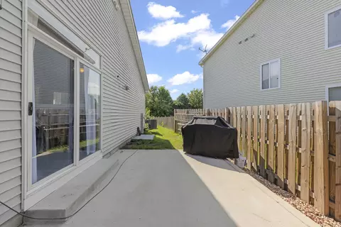 Exterior - 2807 Sun Valley Dr, Plainfield, IL 60586 photo 3 of 7