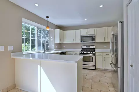 537 Ivory Ln, Bartlett, IL 60103 photo 13
