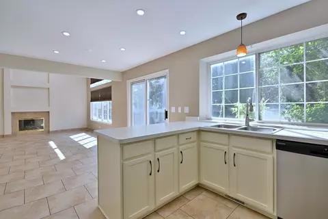 537 Ivory Ln, Bartlett, IL 60103 photo 14