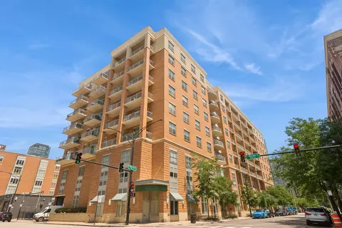 950 W Monroe St #808, Chicago, IL 60607
