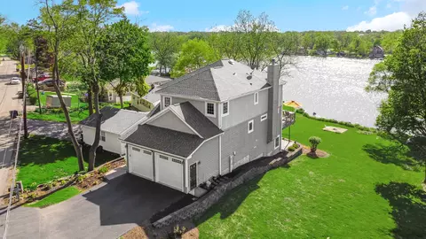 934 Robertson Rd, South Elgin, IL 60177