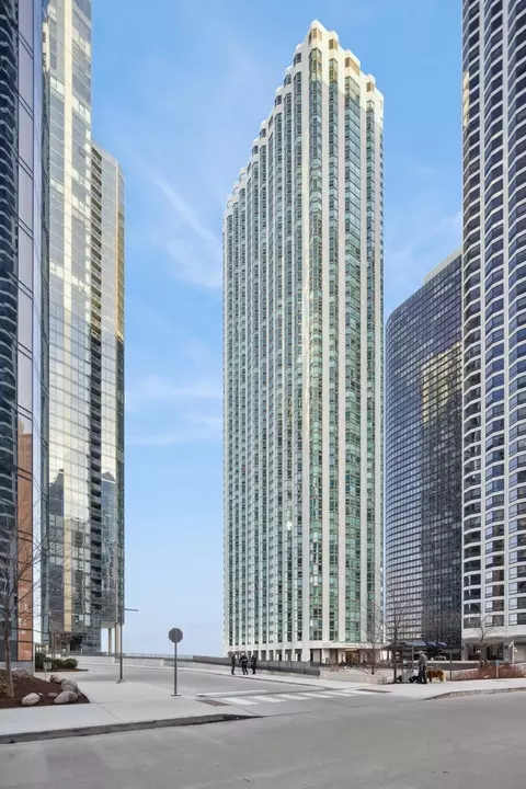 195 N Harbor Dr #3009, Chicago, IL 60601