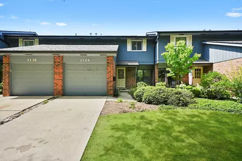 1124 Briarcliffe Blvd, Wheaton, IL 60189