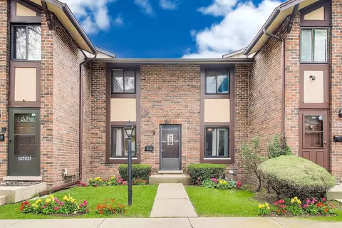 1 S247 Stratford Ln, Villa Park, IL 60181