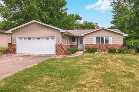 1316 Kirkwood Dr, Pontiac, IL 61764