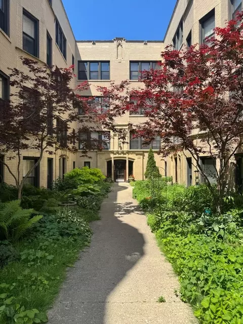 7438 N Hermitage Ave #1E, Chicago, IL 60626