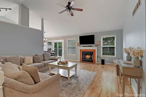 Living - 1504 9th St, Harvard, IL 60033 photo 1 of 2