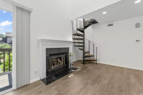 Living - 388 Grissom Ct, Hoffman Estates, IL 60169 photo 3 of 7