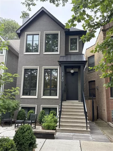2034 W Melrose St, Chicago, IL 60657