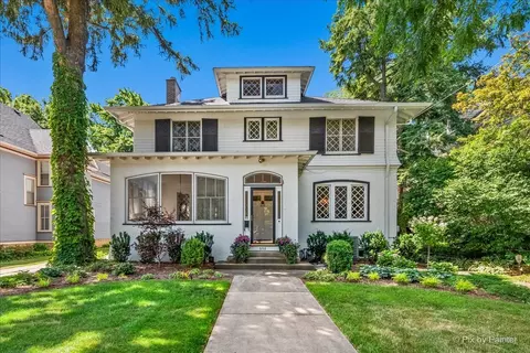 558 W Downer Pl, Aurora, IL 60506