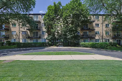 2424 E Oakton St #3E, Arlington Heights, IL 60004