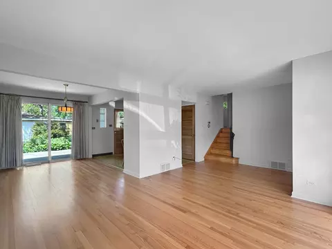 1048 Marshall Dr, Des Plaines, IL 60016 photo 6