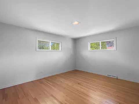 1048 Marshall Dr, Des Plaines, IL 60016 photo 13