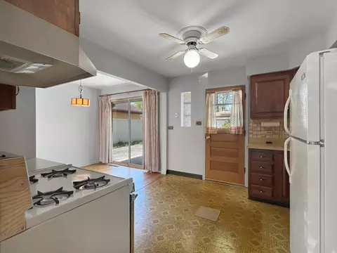 1048 Marshall Dr, Des Plaines, IL 60016 photo 8