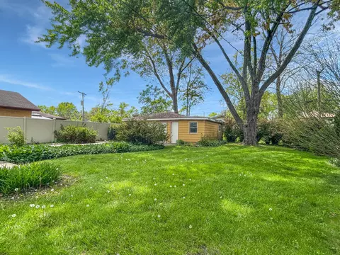 1048 Marshall Dr, Des Plaines, IL 60016 photo 22