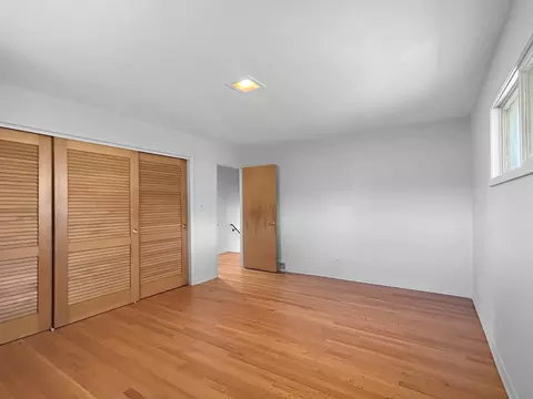 1048 Marshall Dr, Des Plaines, IL 60016 photo 12