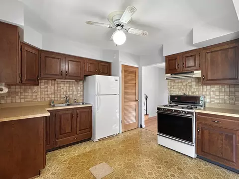 1048 Marshall Dr, Des Plaines, IL 60016 photo 9